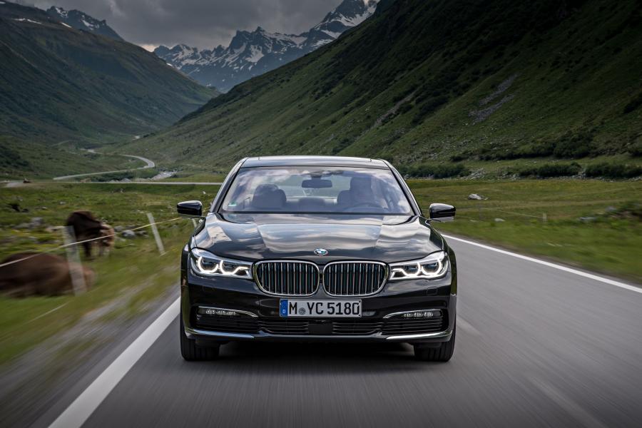  BMW 740Le xDrive (G12) 2015 года  (WW) (фото 27 из 41)